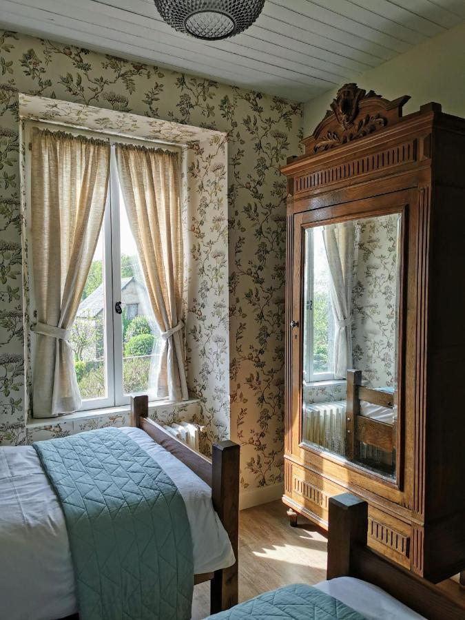 'Les Portes Bleues' Chambres D'Hotes Langourla Room photo